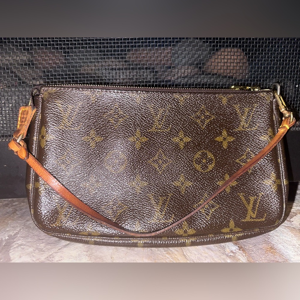 Louis Vuitton Monogram Pochette